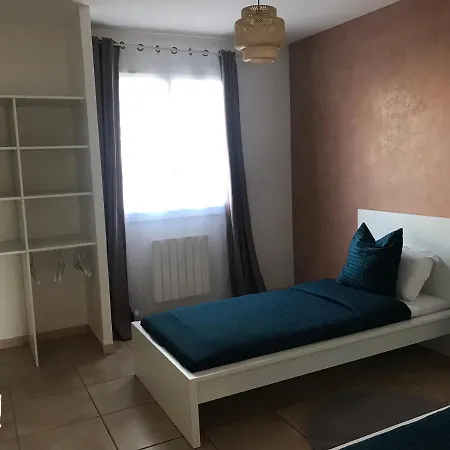 Privee Calme 15 Min A Pied Du Centre Parking Gratuit Apartment Arles