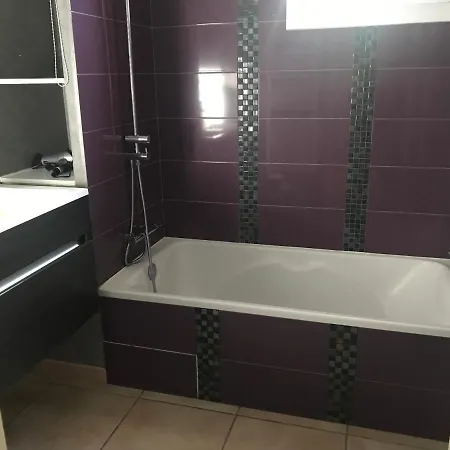Privee Calme 15 Min A Pied Du Centre Parking Gratuit Apartment Arles