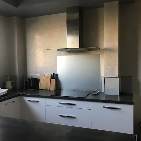 Privee Calme 15 Min A Pied Du Centre Parking Gratuit Apartment