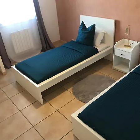 Privee Calme 15 Min A Pied Du Centre Parking Gratuit Apartment