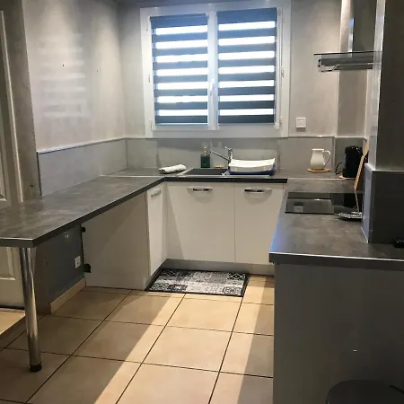 Privee Calme 15 Min A Pied Du Centre Parking Gratuit Arles
